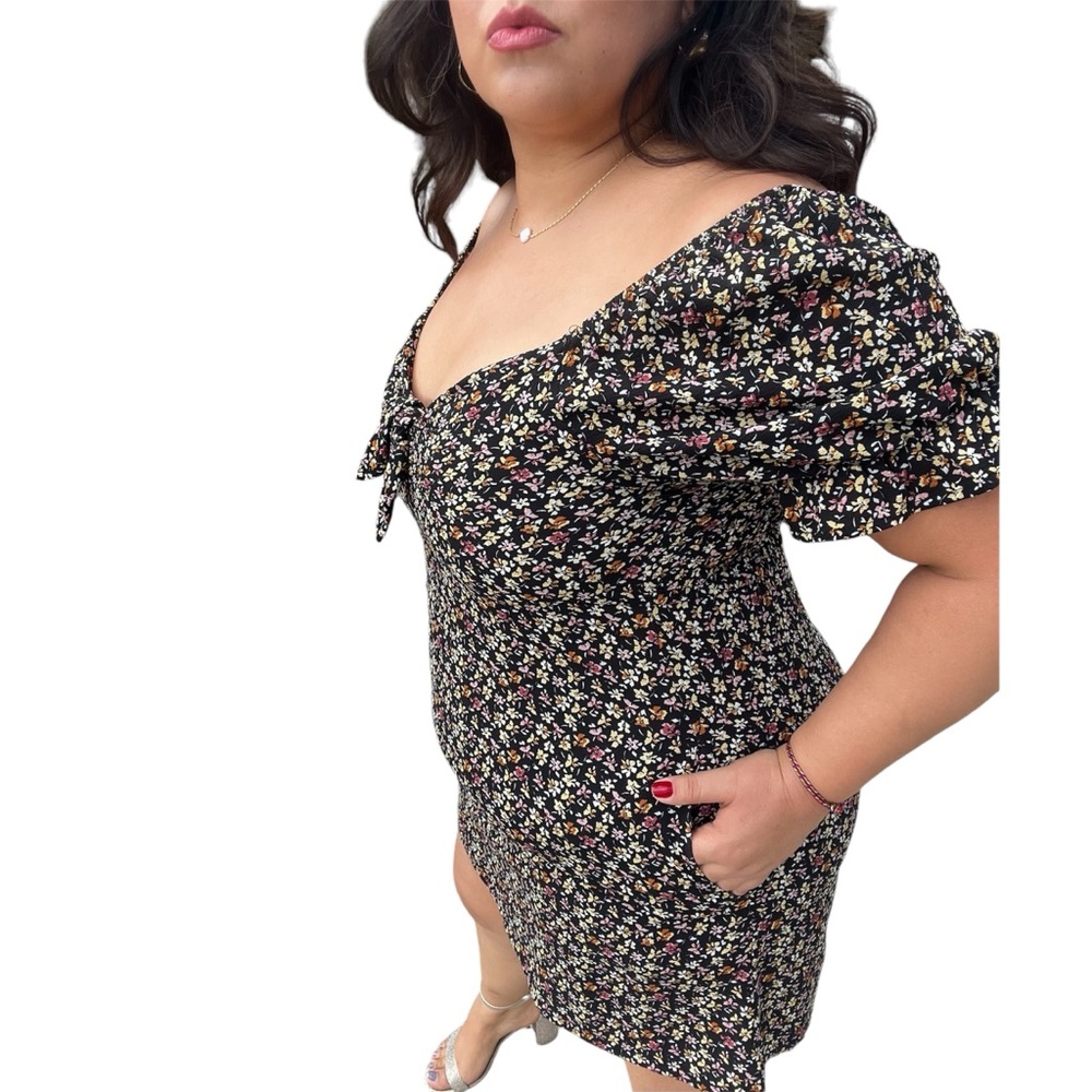 Plus: Floral Side Pockets Dress